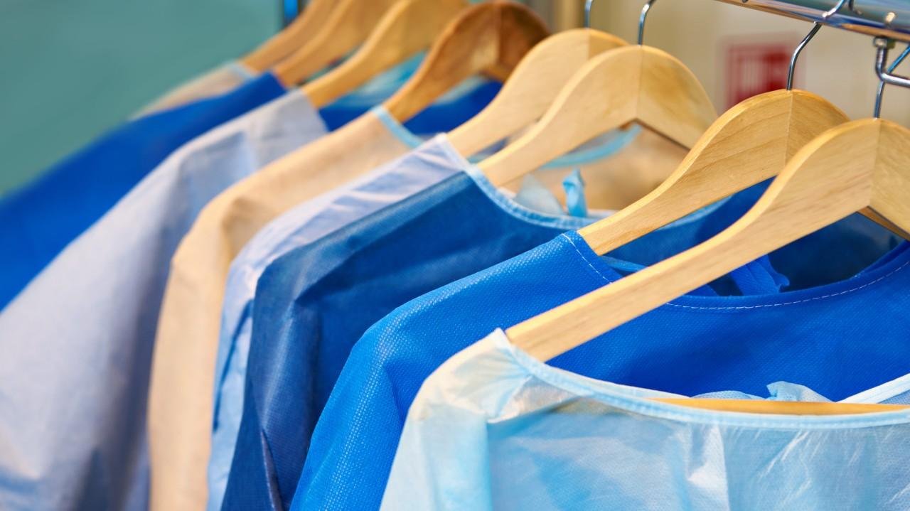 TEXTILES SANITAIRES À USAGE UNIQUE : UNE COALITION HORS-NORME SAISIT LA JUSTICE POUR NON-APPLICATION DE LA LOI AGEC